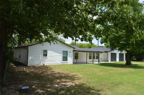 West Tawakoni, TX 75474,224 Holly Drive