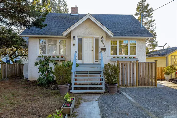 3364 Cook St, Saanich, BC V8X 1A8