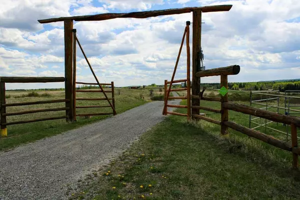 Rural Mountain View County, AB T0M1X0,7063 584 HWY