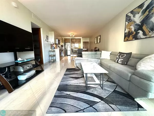 Hollywood, FL 33019,4001 S Ocean Dr  #3H