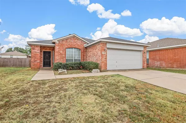 1028 Buffalo Springs Drive, Fort Worth, TX 76140