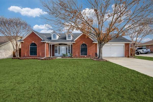 520 Oakcrest Drive, Lake Dallas, TX 75065