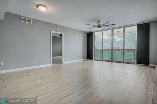 Riviera Beach, FL 33404,2640 Lake Shore Dr  #614