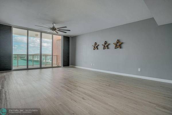 Riviera Beach, FL 33404,2640 Lake Shore Dr  #614