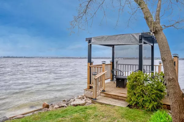 136 Onderdonk LN, Prince Edward County, ON K0K 1L0