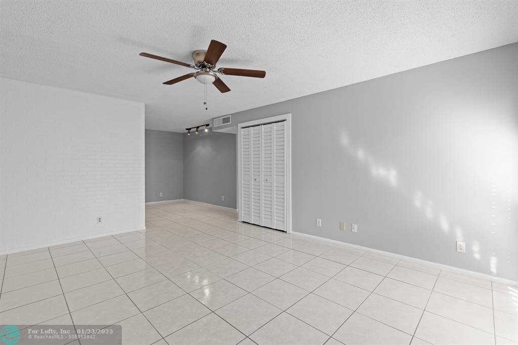 Coral Springs, FL 33065,2601 Riverside Dr  #7