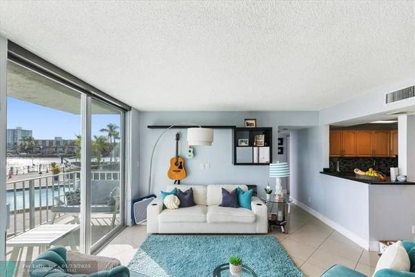 North Miami Beach, FL 33160,16558 NE 26th Ave  #2C