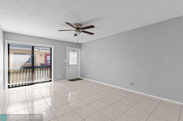 Coral Springs, FL 33065,2601 Riverside Dr  #7