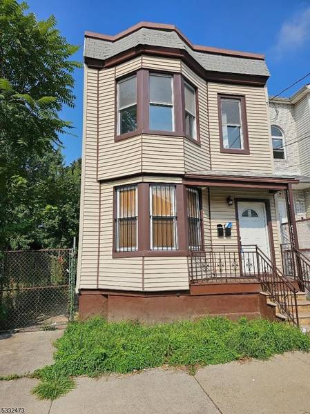 583 S 19th St, Newark City, NJ 07103