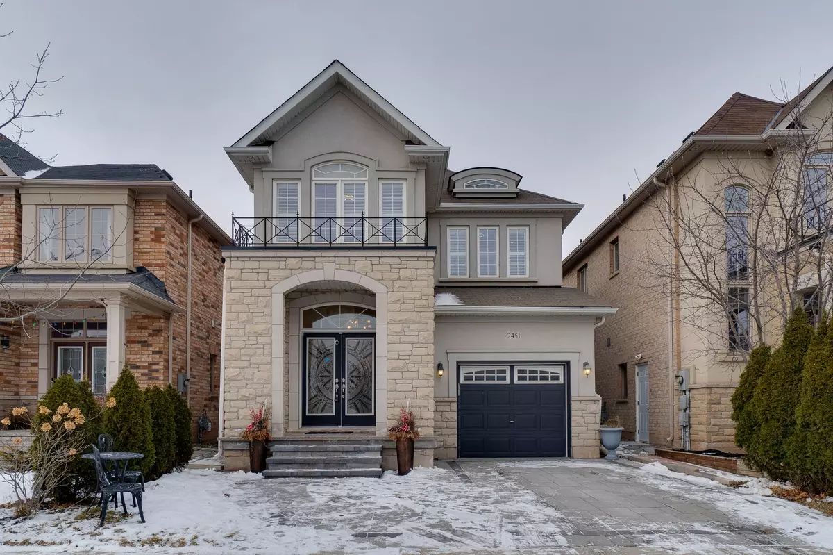 Oakville, ON L6M 0R6,2451 Pine Glen RD