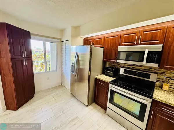 Pembroke Pines, FL 33027,550 SW 137 AV  #405L