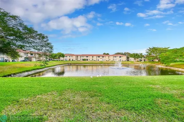 Coral Springs, FL 33071,10149 Twin Lakes Dr  #2-B