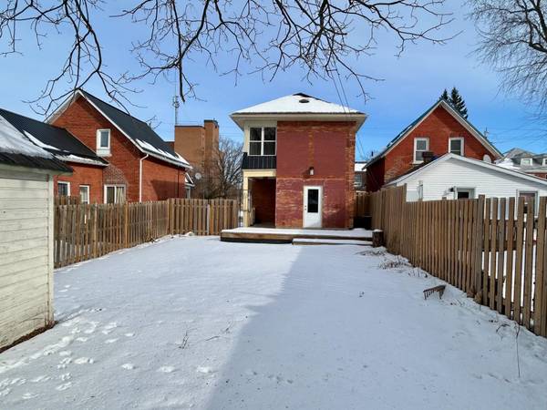 Renfrew, ON K7V 1W7,190 Lochiel ST S