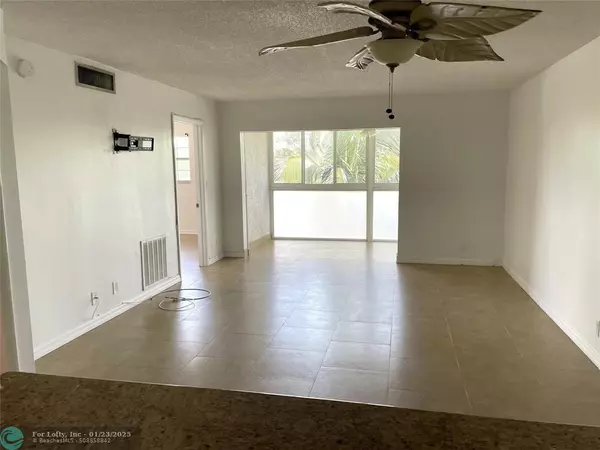 Fort Lauderdale, FL 33311,660 Tennis Club Dr  #407