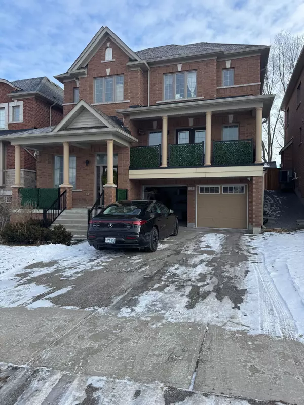 23 Cyprus GLN #Lower, East Gwillimbury, ON L9N 0S9