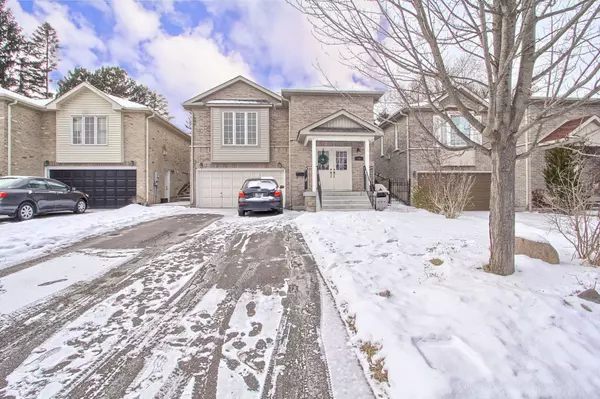 16 Hillview DR, Newmarket, ON L3Y 4H9