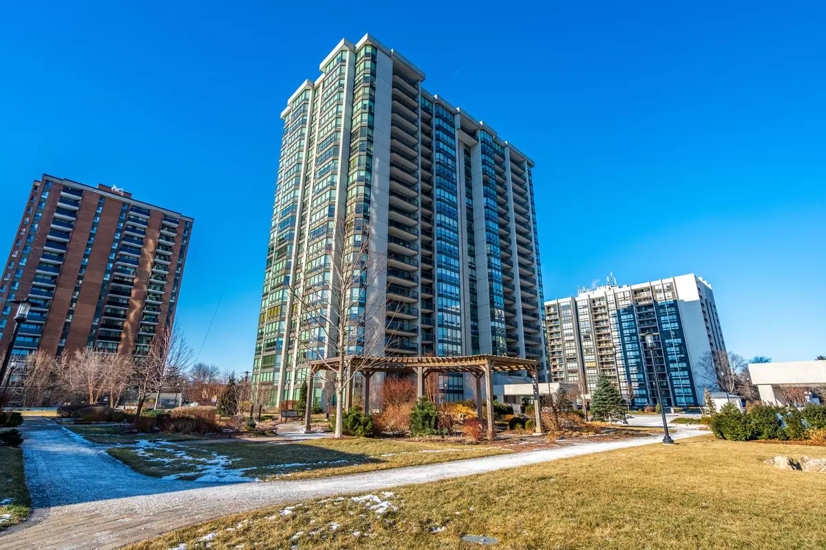 Oakville, ON L6L 5V2,2180 Marine DR #1107