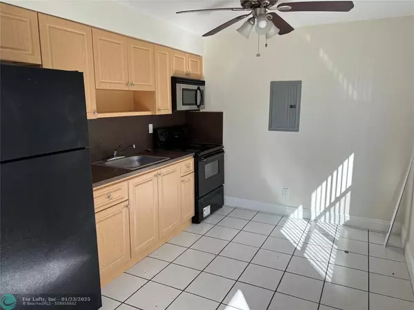 1635 Dewey St, Hollywood, FL 33020