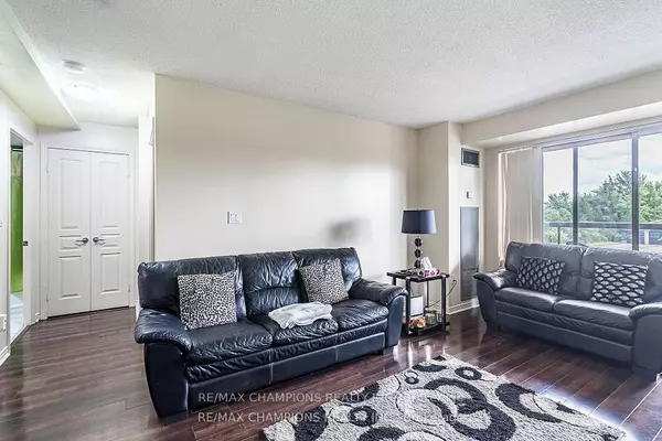 Brampton, ON L6Y 5H5,300 Ray Lawson BLVD #216