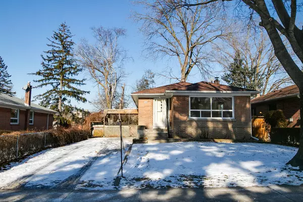 28 Cloverhill RD, Toronto, ON M8Y 1T3