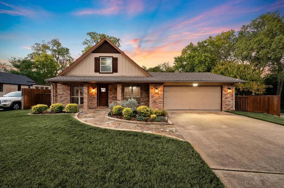 3024 Hillcrest Court, Grapevine, TX 76051