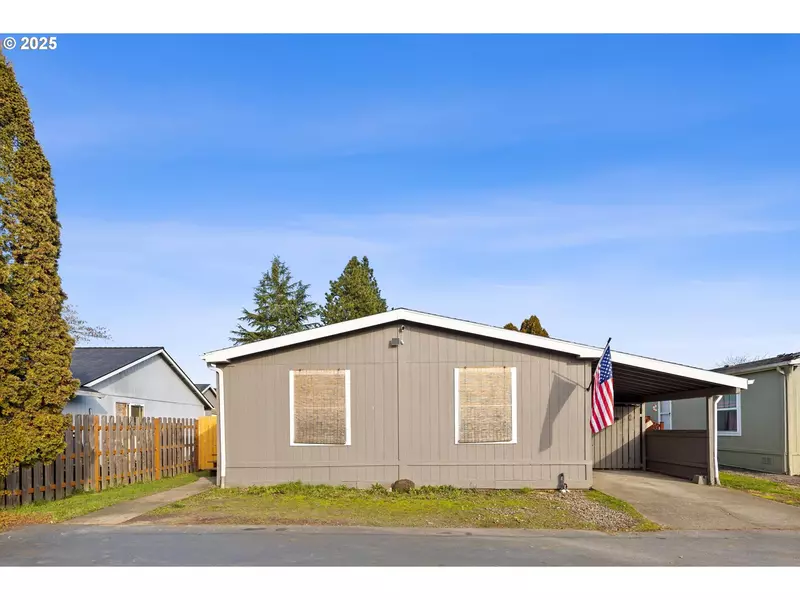 301 E COLUMBIA DR #16, Newberg, OR 97132