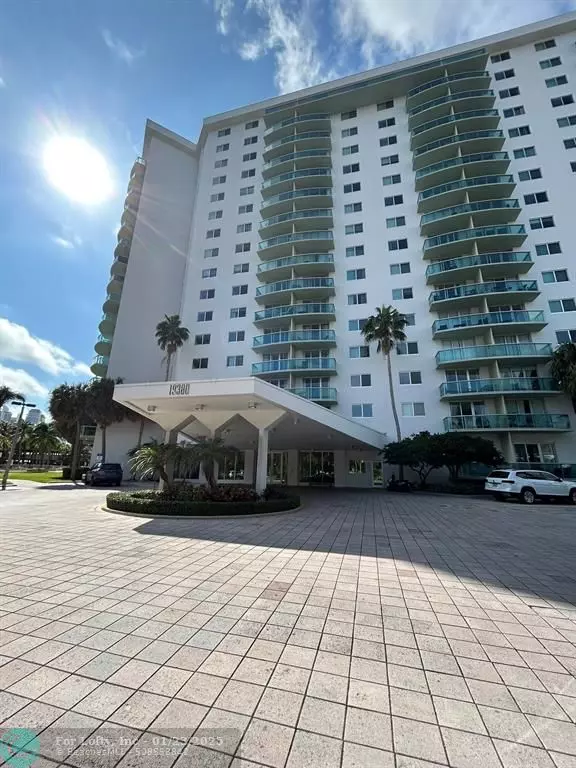 Sunny Isles Beach, FL 33160,19380 Collins Ave  #615