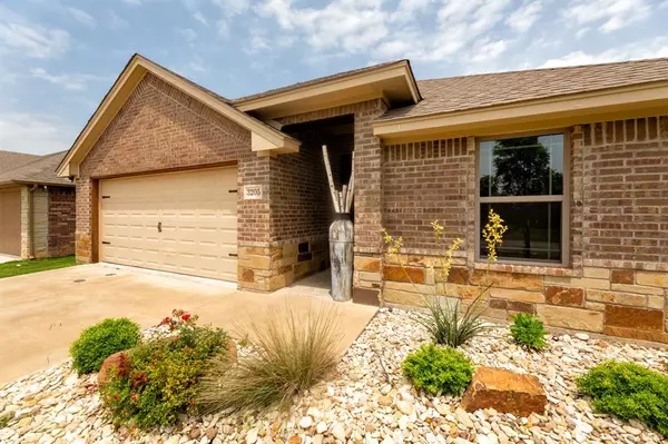 3205 Mccoy Lane, Granbury, TX 76049