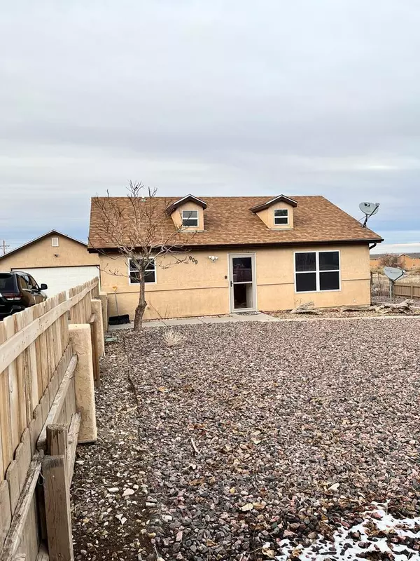 909 E Waverly Dr, Pueblo West, CO 81007