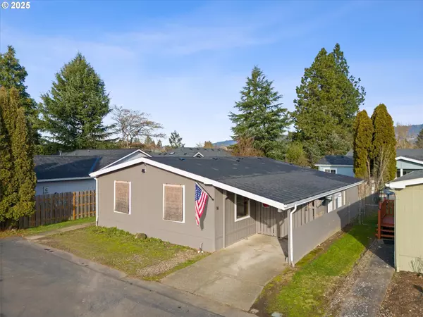 Newberg, OR 97132,301 E COLUMBIA DR #16