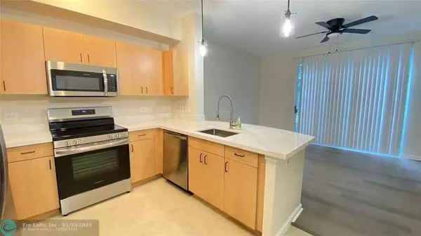 Fort Lauderdale, FL 33301,533 NE 3rd Ave  #419