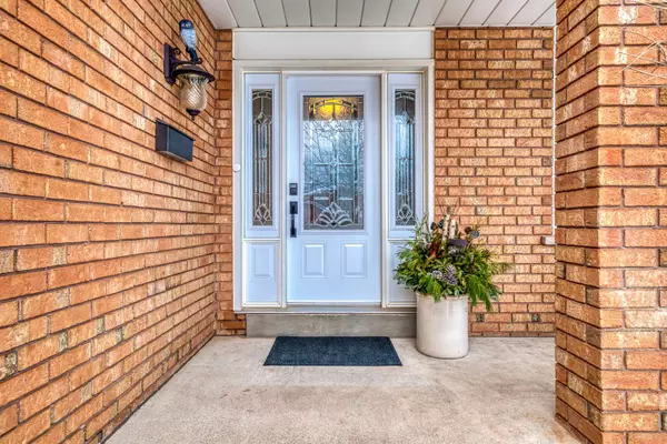 Oakville, ON L6H 4P4,347 Briarhall Gate