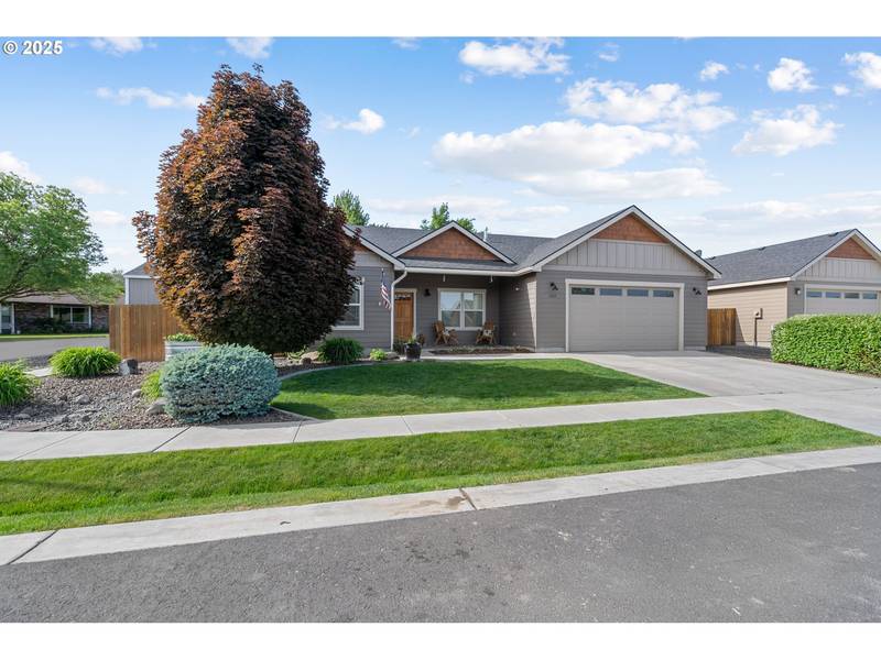 1003 SW OLIVE CT, Hermiston, OR 97838