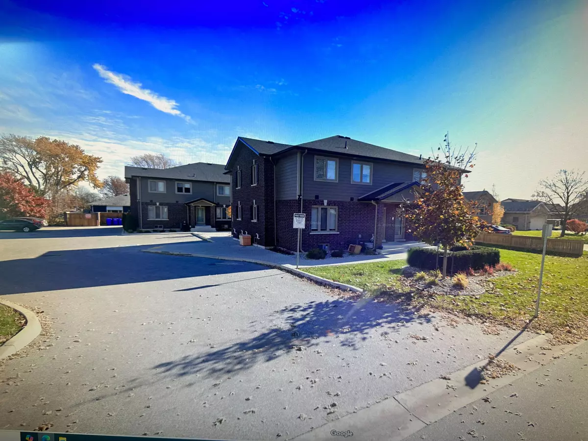 Essex, ON N0R 1A0,204 Beechwood DR #5