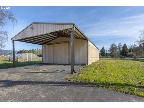 Newberg, OR 97132,23505 NE DILLON RD