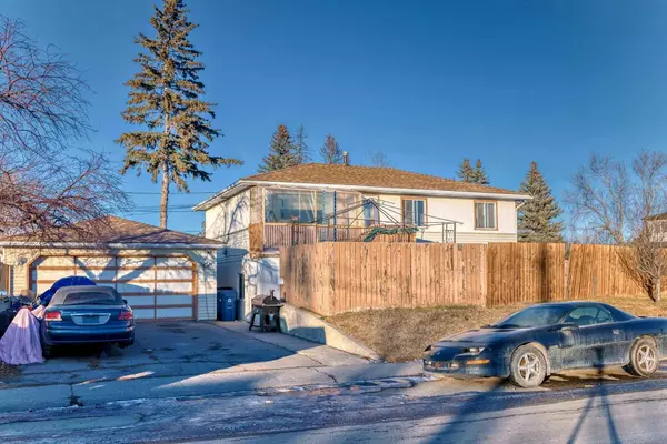 1139 39 ST Southeast, Calgary, AB T2A 1H4