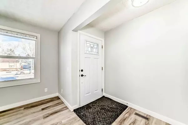 Calgary, AB T3B 0V9,116 Whitehill PL NE