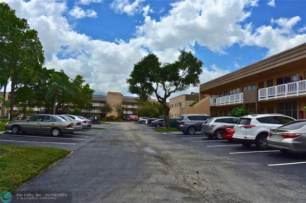 Sunrise, FL 33322,9081 Sunrise Lakes Blvd  #107