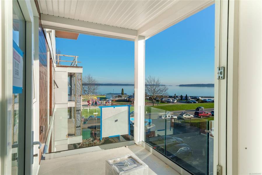 9570 Fifth St #306, Sidney, BC V8L 2W5