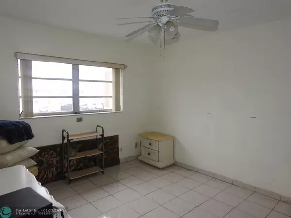 Hallandale Beach, FL 33009,181 NE 14th Ave  #14B