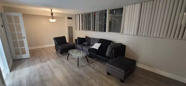 Mississauga, ON L5A 4B8,3700 Kaneff CRES #508