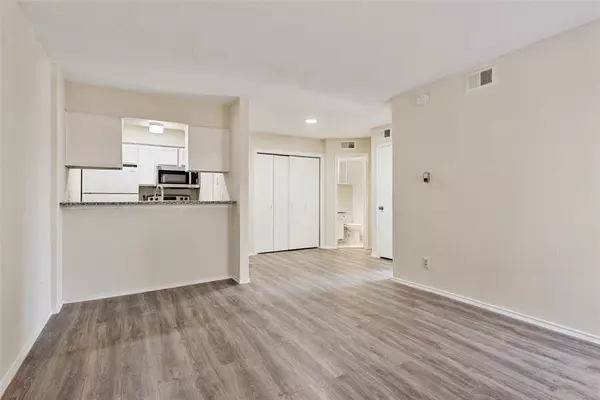 Dallas, TX 75243,9520 Royal Lane #308