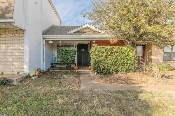 1326 N Cooper Street, Arlington, TX 76011