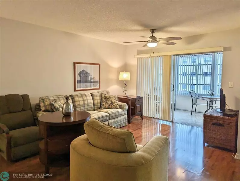 4047 NW 16th St  #202, Fort Lauderdale, FL 33313