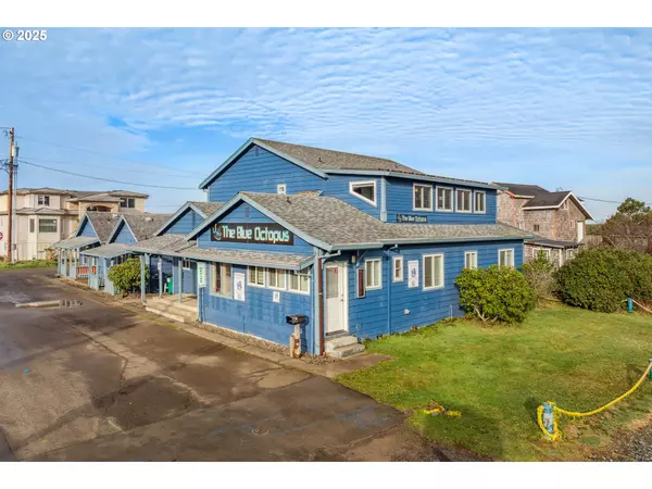 105 S 6TH AVE, Rockaway Beach, OR 97136