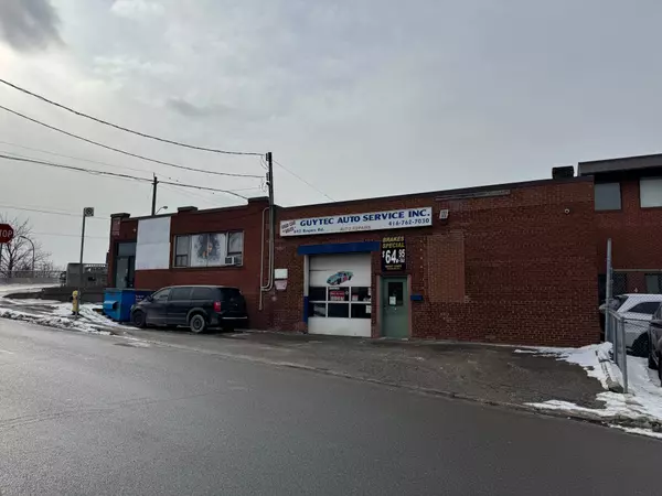 642 Rogers RD, Toronto W03, ON M6M 1C1