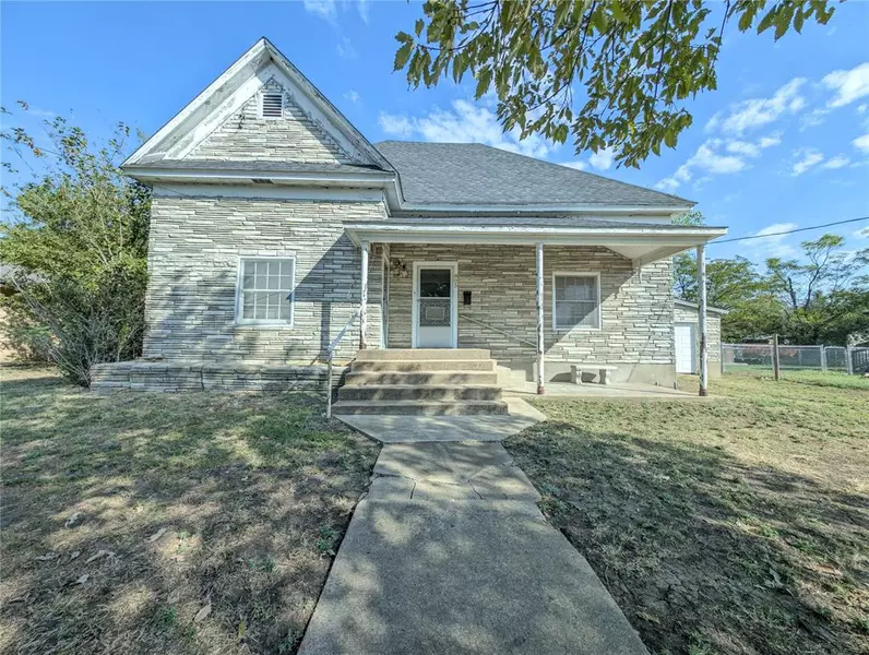 805 Poplar Street, Honey Grove, TX 75446