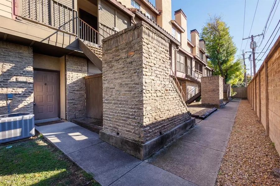 5757 E University Boulevard #22P, Dallas, TX 75206