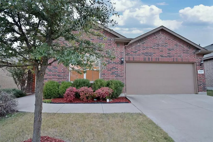 5921 Comanche Peak Drive, Fort Worth, TX 76179