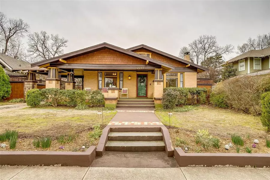 2239 W Magnolia Avenue, Fort Worth, TX 76110